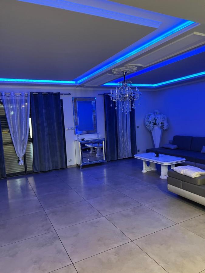 Maison Avec Picine Holiday home *